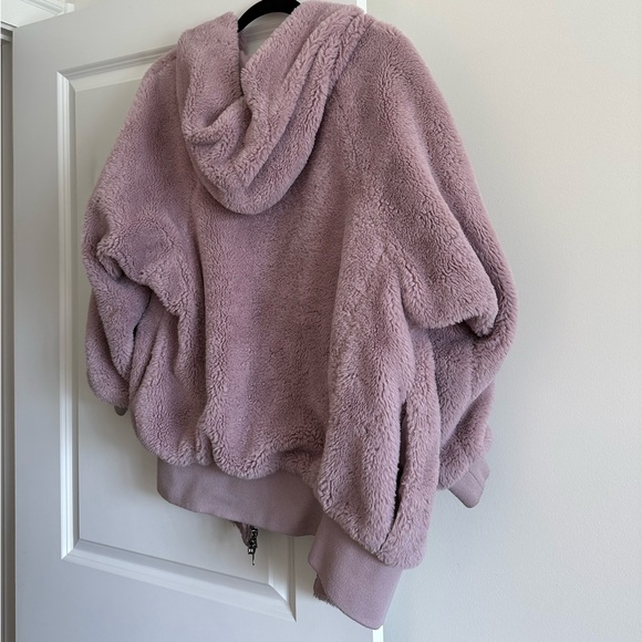 Free People women’s Turn Up Lavender Haze faux fur jacket - Picture 4 of 8